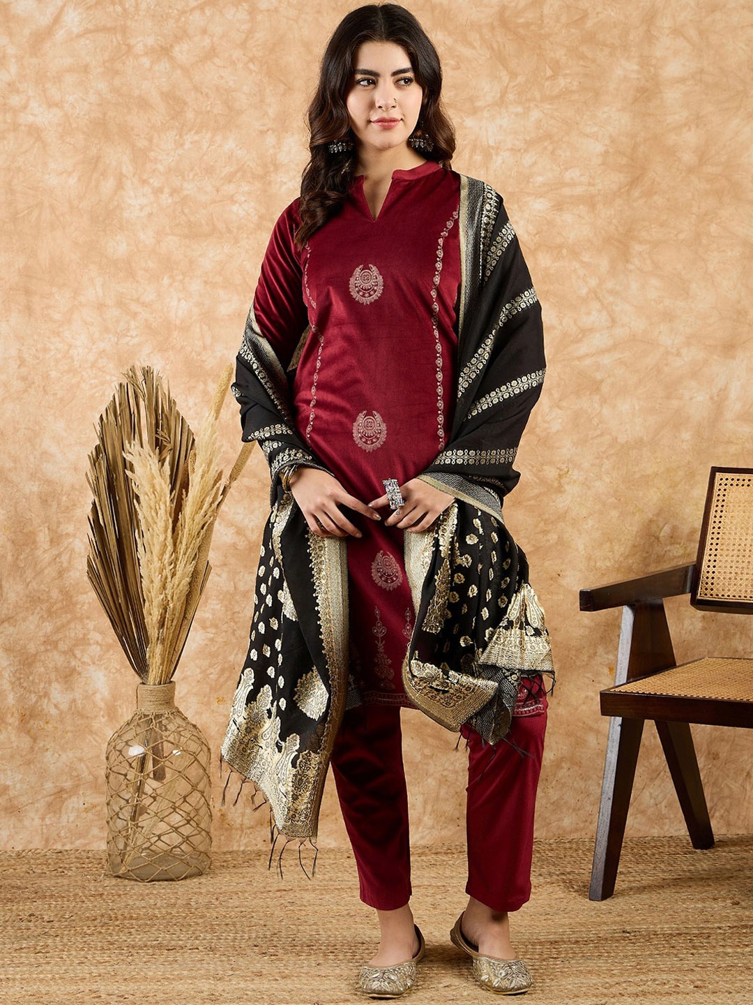 

SAHASIKA Ethnic Motifs Printed Mandarin Collar Velvet Kurta With Trousers & Dupatta, Maroon