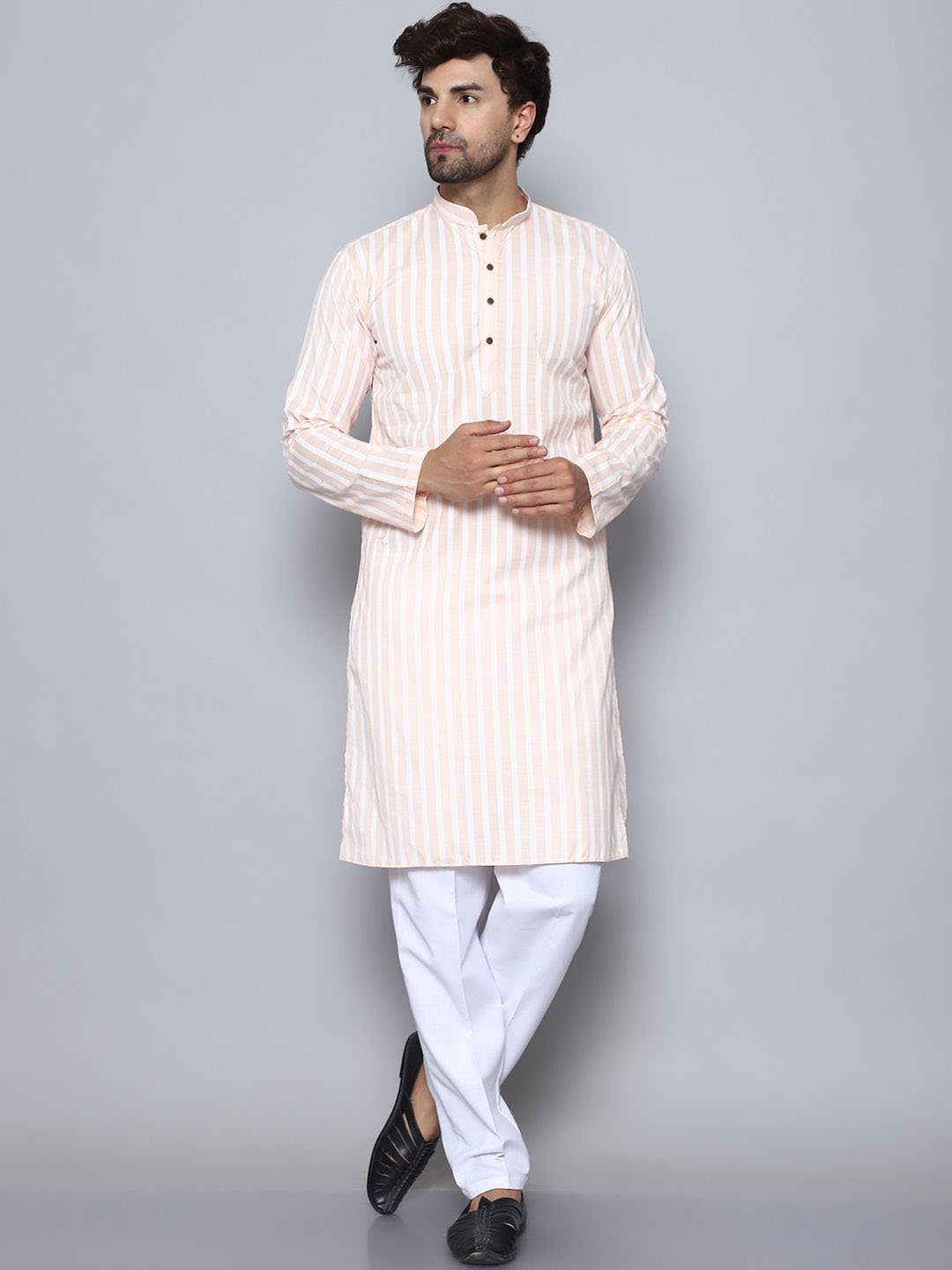 

BANHUSSAIN Striped Straight Mandarin Collar Linen Kurta With Trousers, Peach