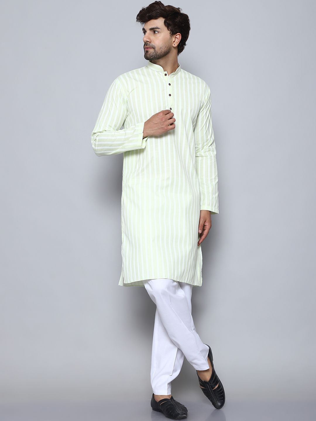 

BANHUSSAIN Striped Mandarin Collar Straight Linen Kurta with Trousers, Green