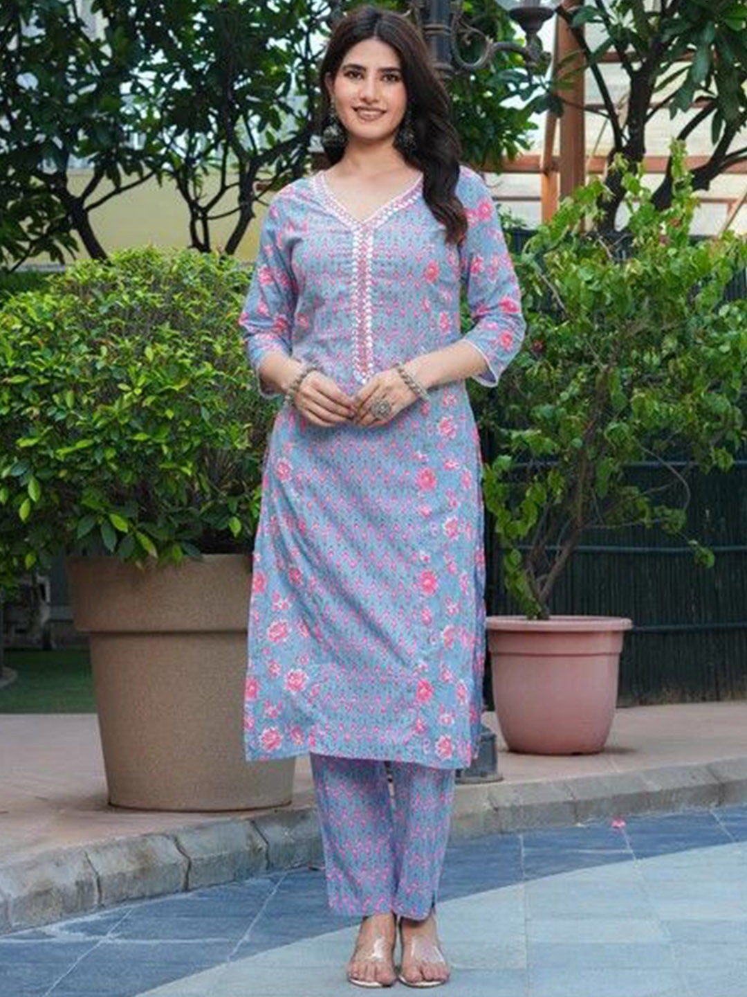 

SIGNORIA Women Floral Printed Regular Thread Work Pure Cotton Kurti with Trousers, Grey