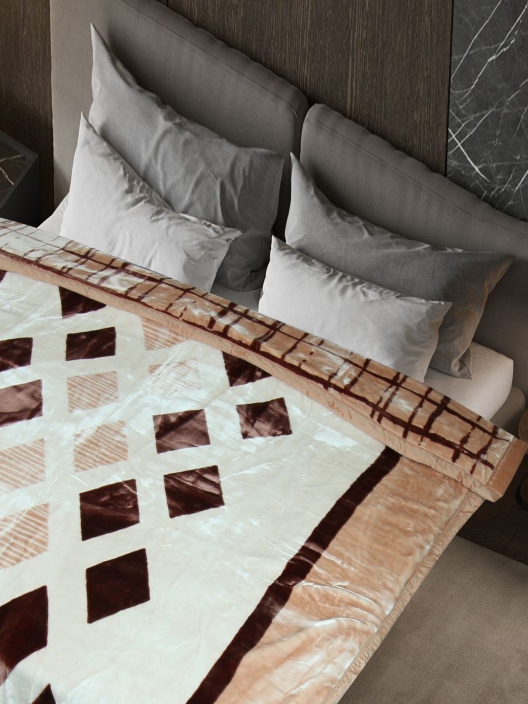 

Florida Glamorous Mink Beige & Brown Geometric Printed Fur Double Bed Comforter