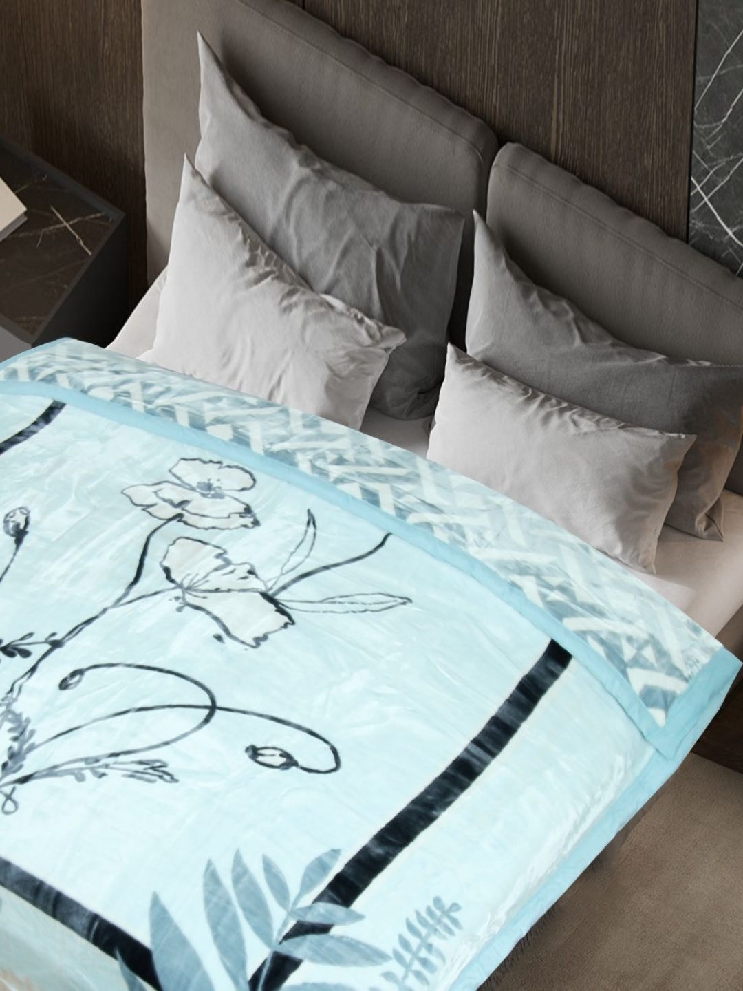 

Florida Glamorous Mink Blue & Grey Floral Printed Fur Double Bed Comforter