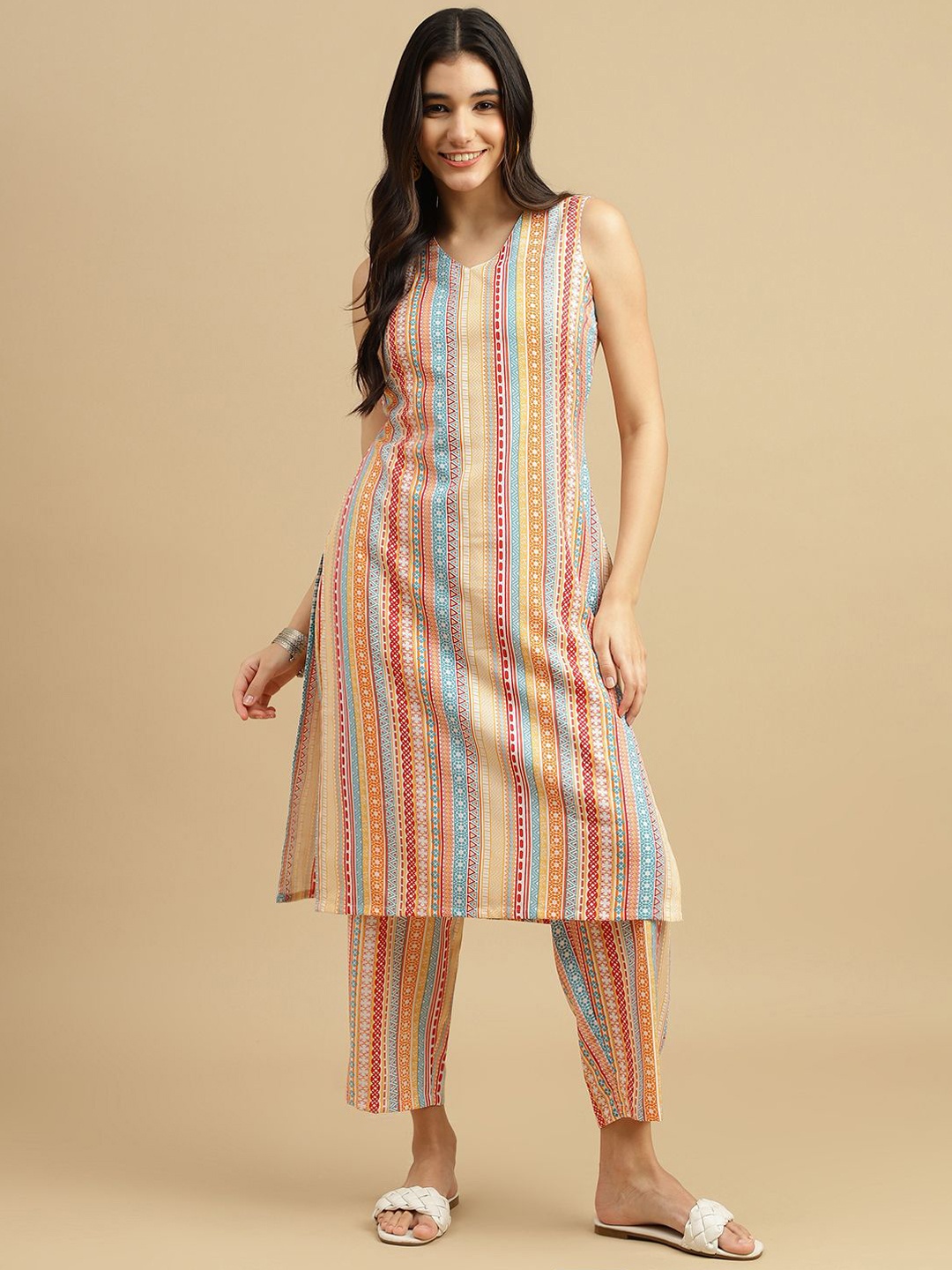 

MOKOSH Ethnic Motifs Printed V-Neck Straight Kurta With Trouser, Orange