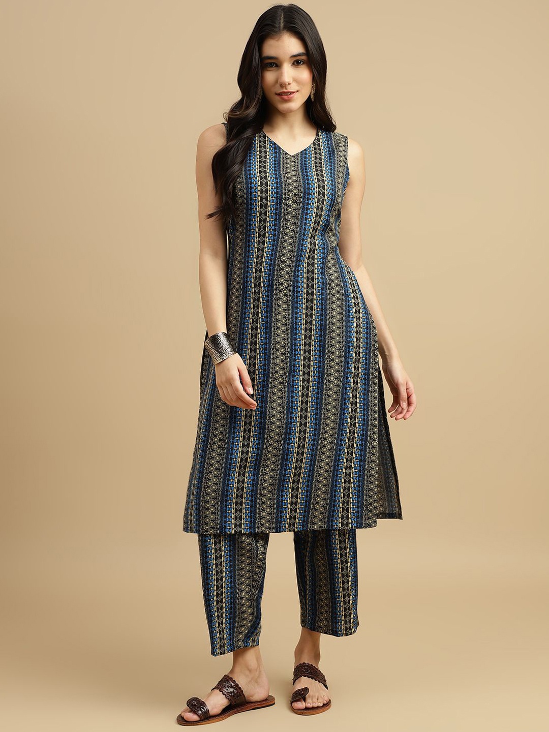 

MOKOSH Ethnic Motifs Printed V-Neck straight Kurta with Trousers, Blue