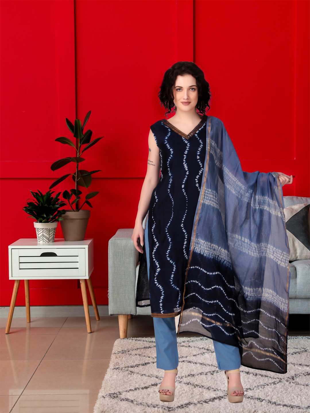 

Magnetism Chevron Printed V-Neck Raw Silk Straight Kurta With Trouser And Dupatta, Blue