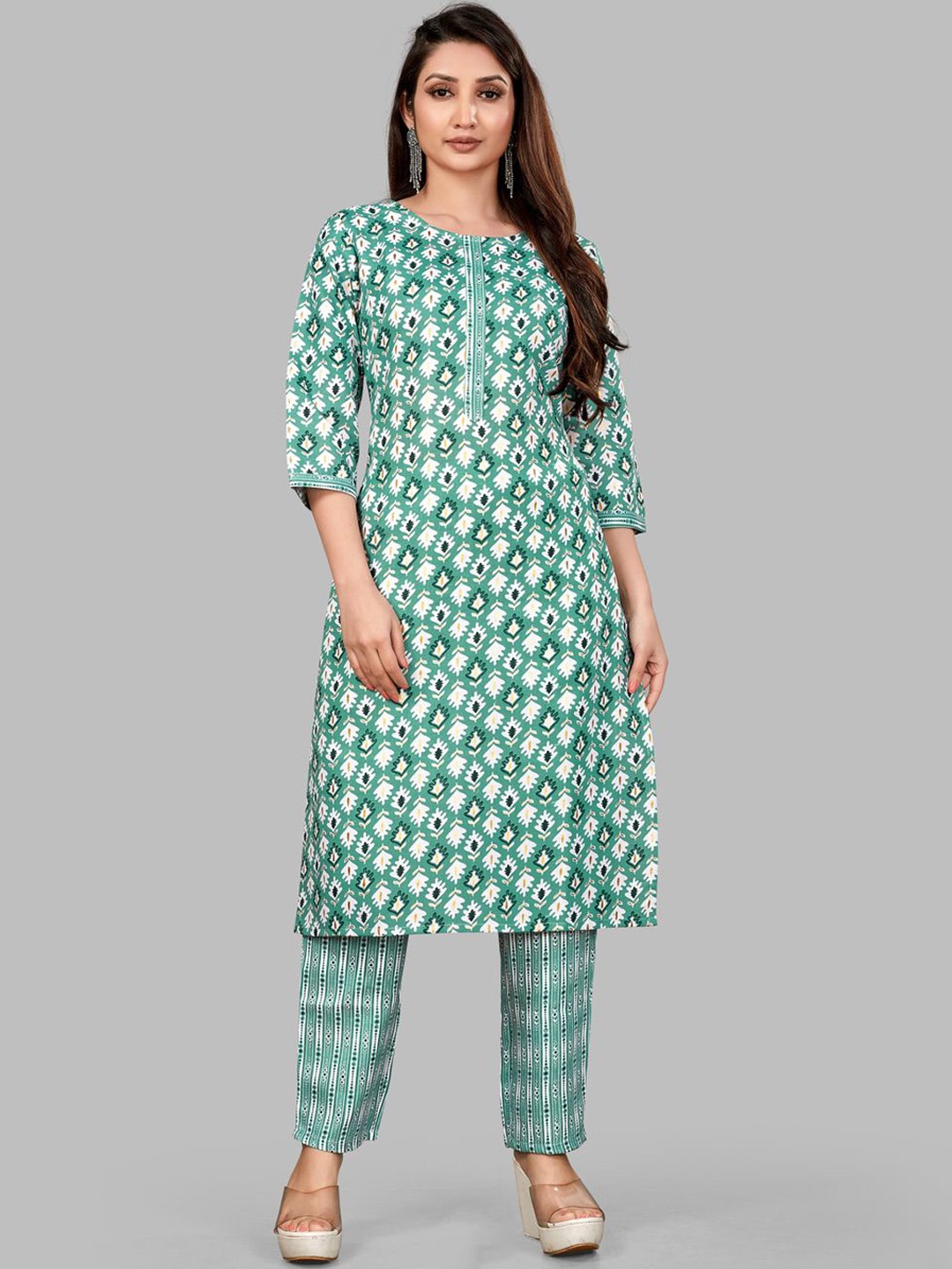 

Krimmple Ethnic Motifs Printed Straight Kurta With Trousers, Green