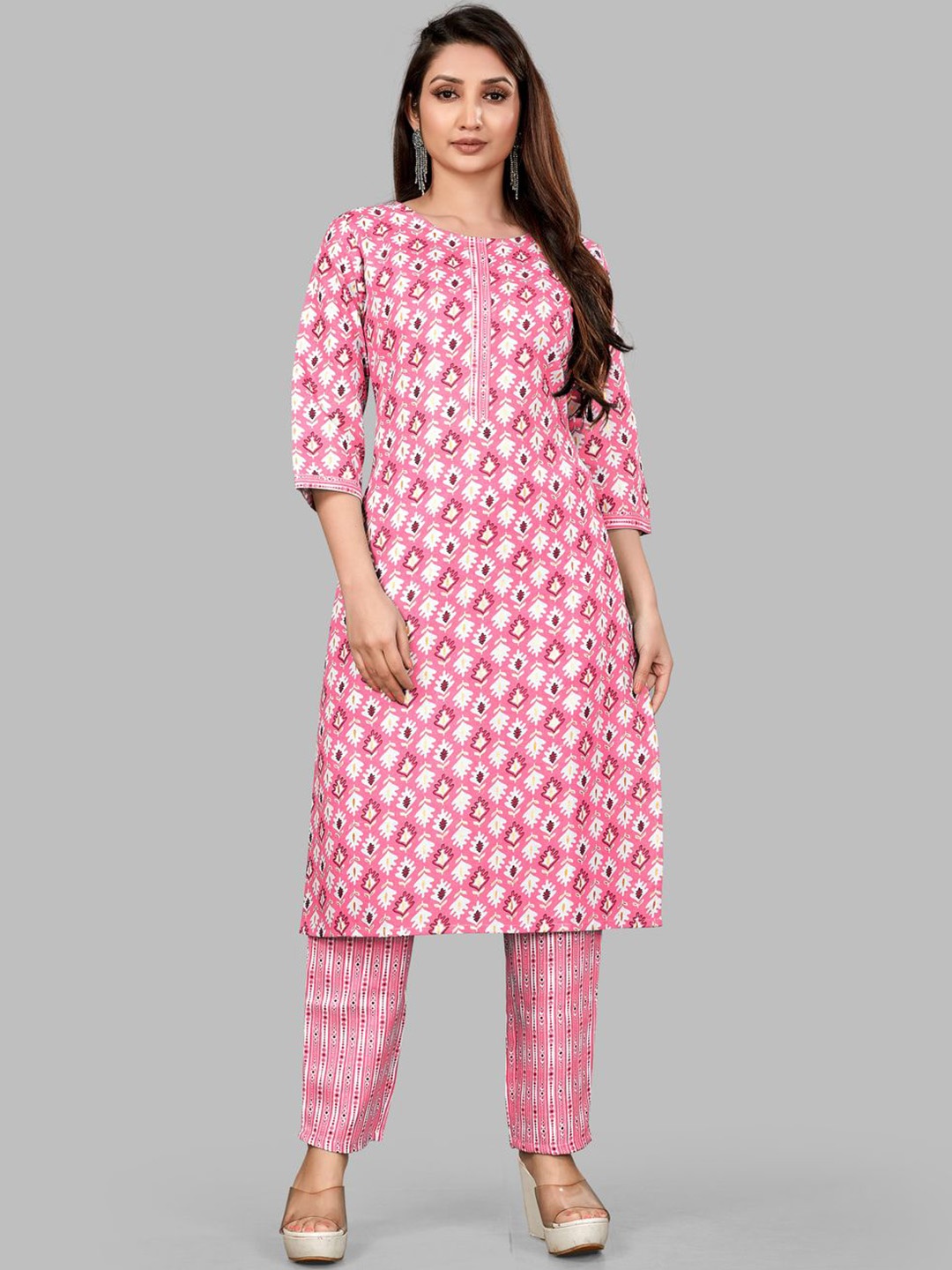 

Krimmple Ethnic Motifs Printed Straight Kurta With Trousers, Pink