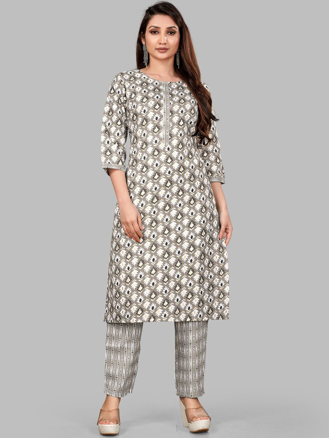 

Krimmple Ethnic Motifs Printed Straight Kurta With Pyjamas, Grey