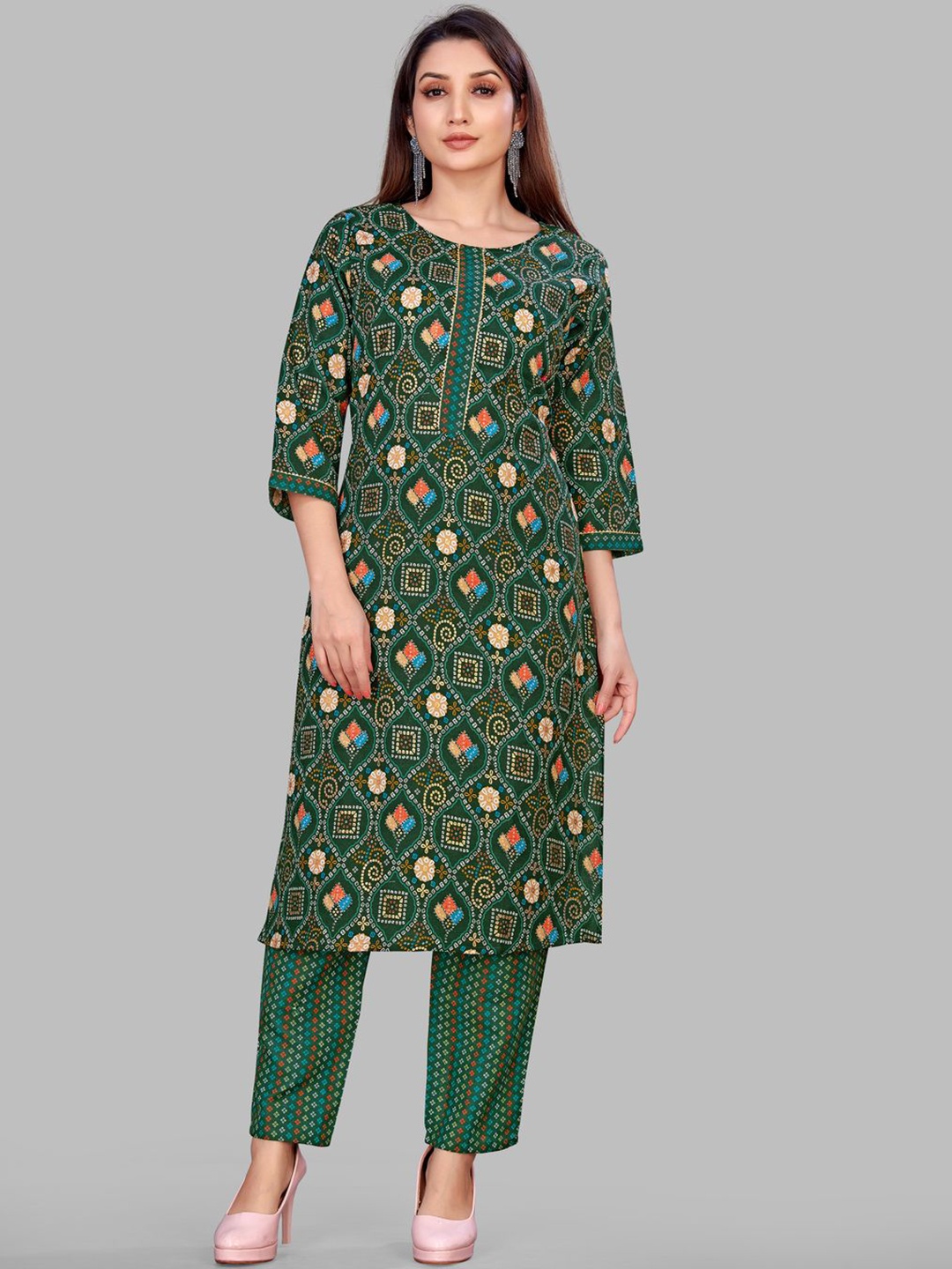 

Krimmple Bandhani Printed Gotta Patti Kurta With Pyjamas, Green