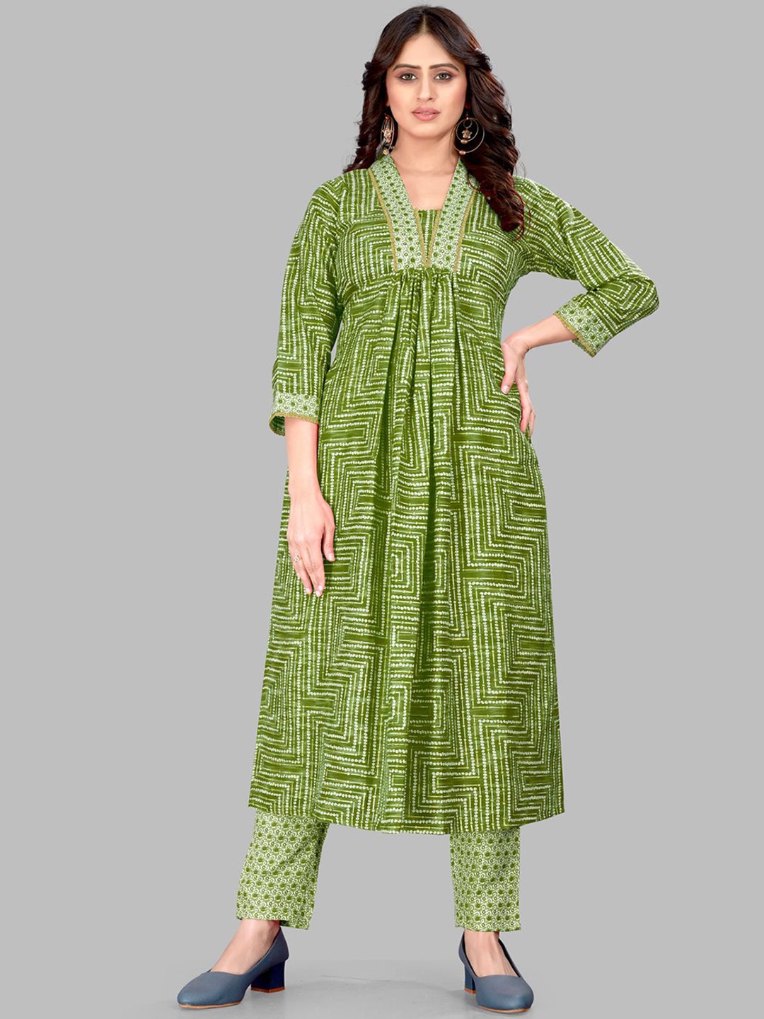 

Krimmple Geometric Printed Pleated V-Neck A-Line Kurta With Pyjamas, Green