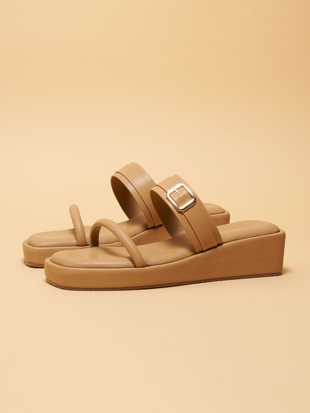 

ERIDANI Emiliaa Buckle Flats, Beige