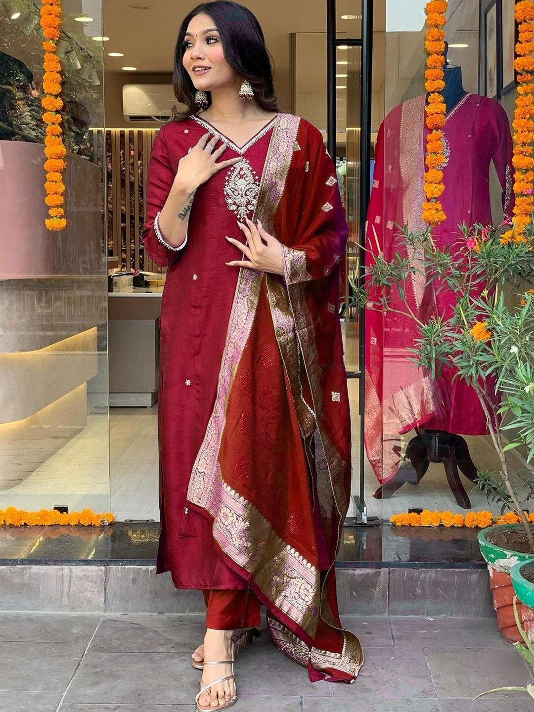 

DIVASTRI Beads And Stones Embellished V Neck Kurta with Trousers & Dupatta, Maroon