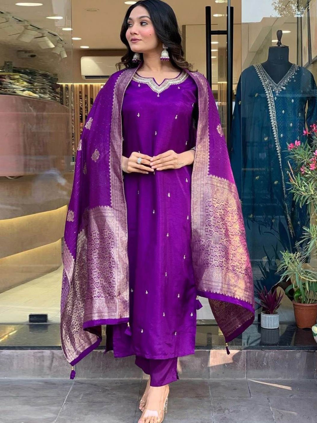 

DIVASTRI Ethnic motif Sequinned Notch Neck Straight Kurta With Trousers And Dupatta, Purple