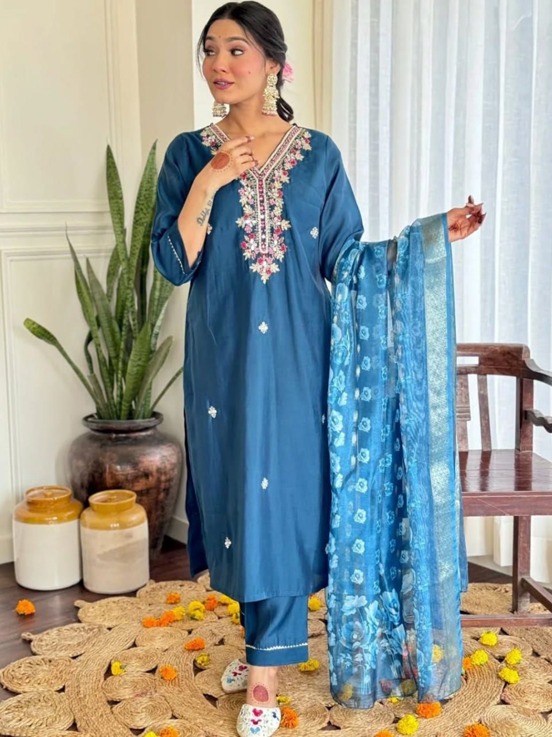 

DIVASTRI Floral Embroidered V-Neck Straight Kurta With Trousers And Dupatta, Blue