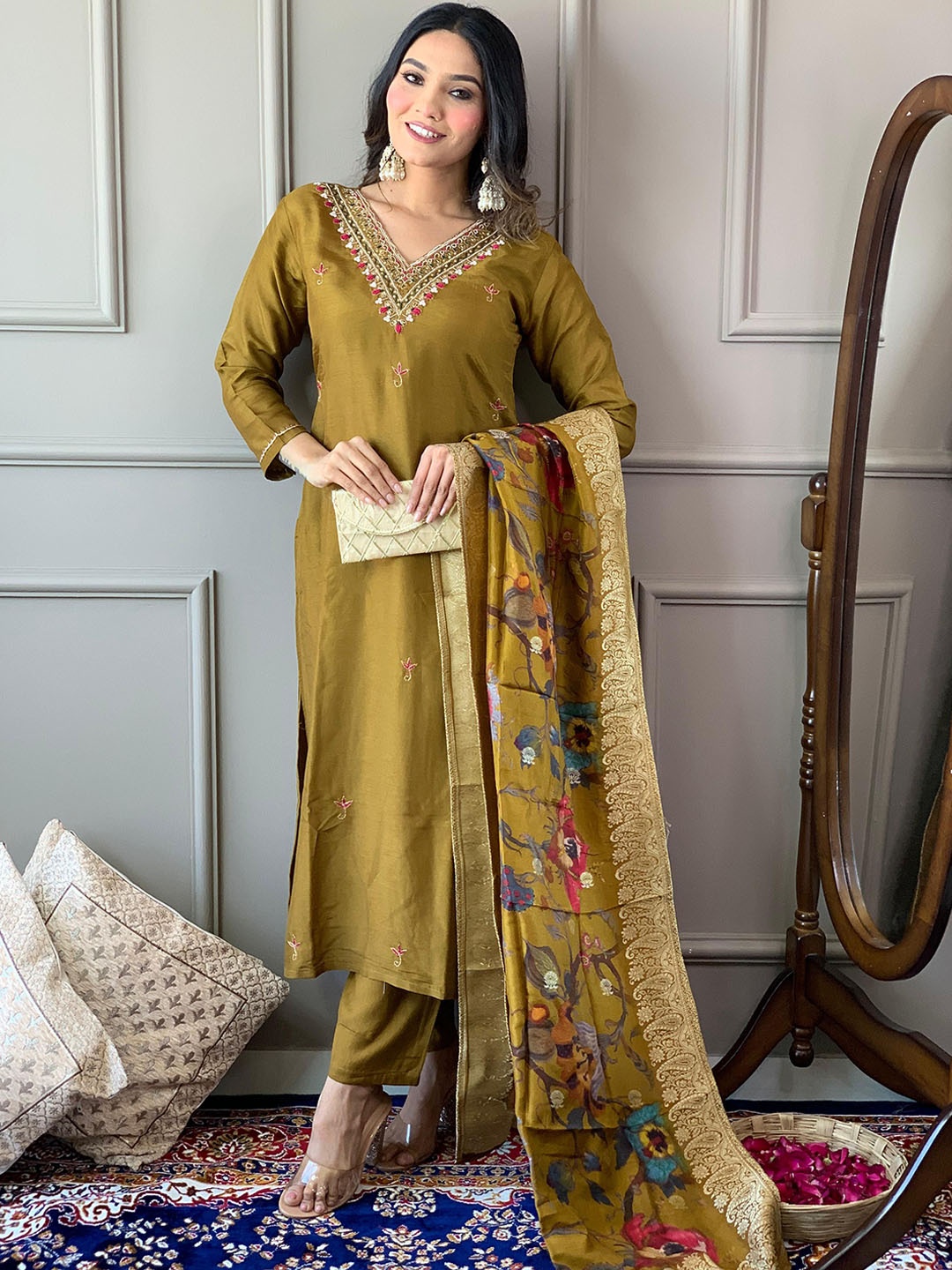 

DIVASTRI Zardozi Embellished V-Neck Straight Kurta with Trousers & Dupatta, Mustard