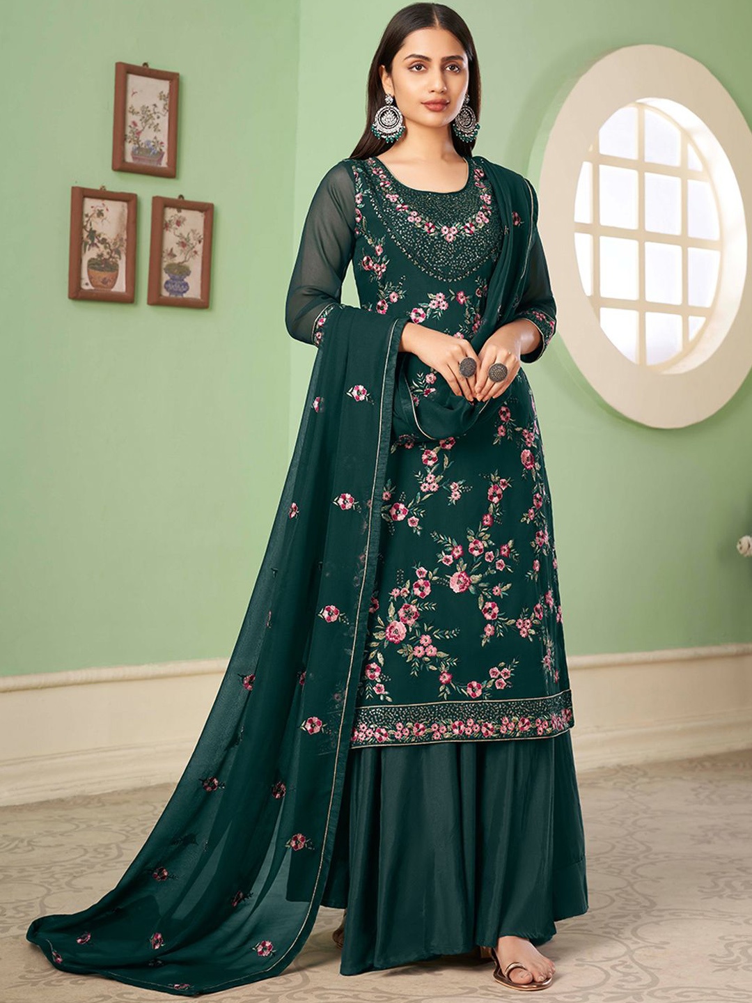 

ALIZEH Floral Embroidered round Neck Kurta With Sharara And Dupatta, Green