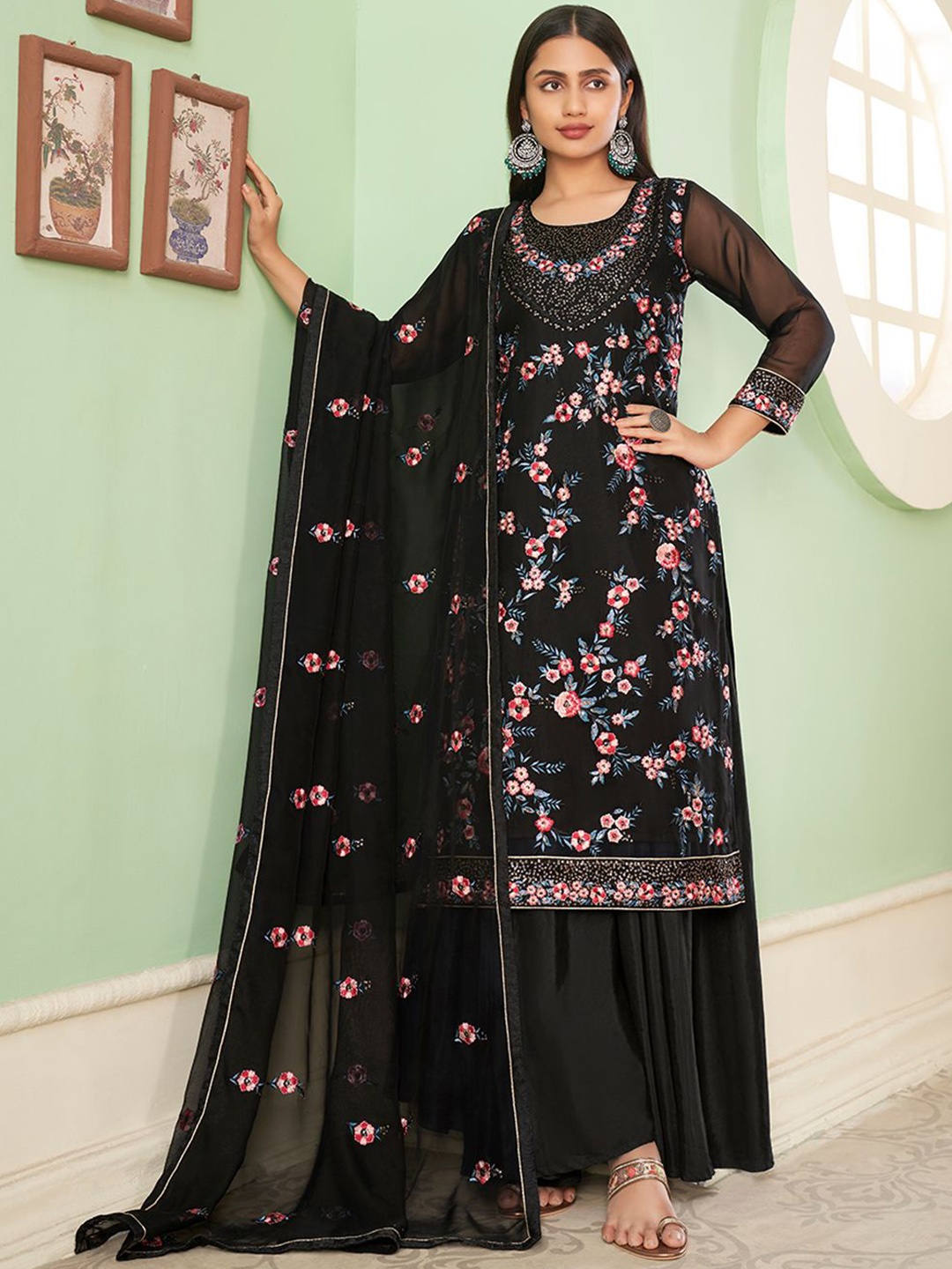 

ALIZEH Floral Embroidered round Neck Kurta With Sharara And Dupatta, Black