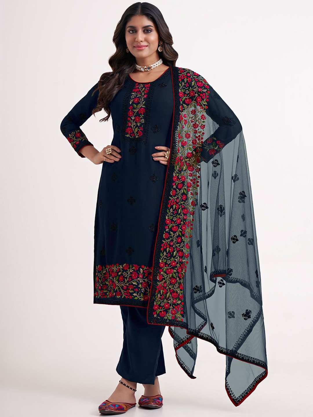 

ALIZEH Floral Motifs Embroidered Kurta With Trousers And Heavy Dupatta, Blue