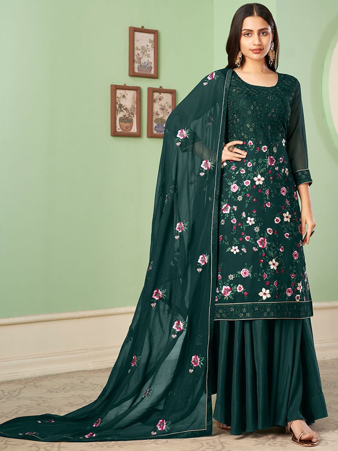 

ALIZEH Floral Embroidered round Neck Kurta With Sharara And Dupatta, Green