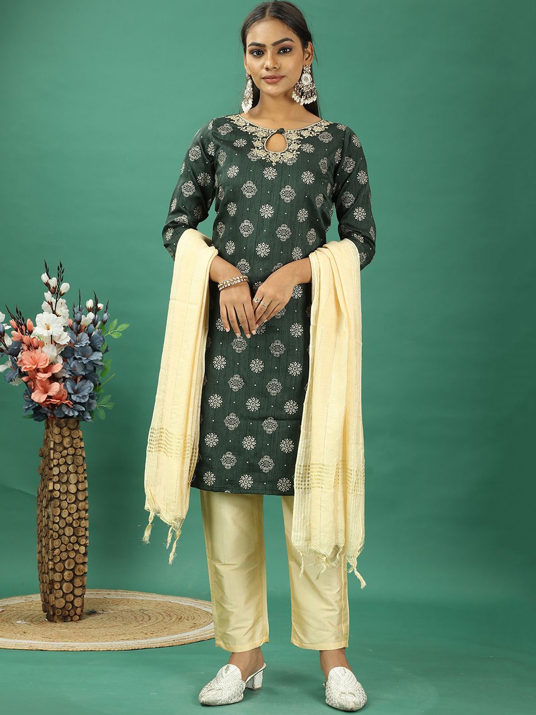 

Ethnovog Floral Printed Sequinned Straight Kurta With Trousers And Dupatta, Green