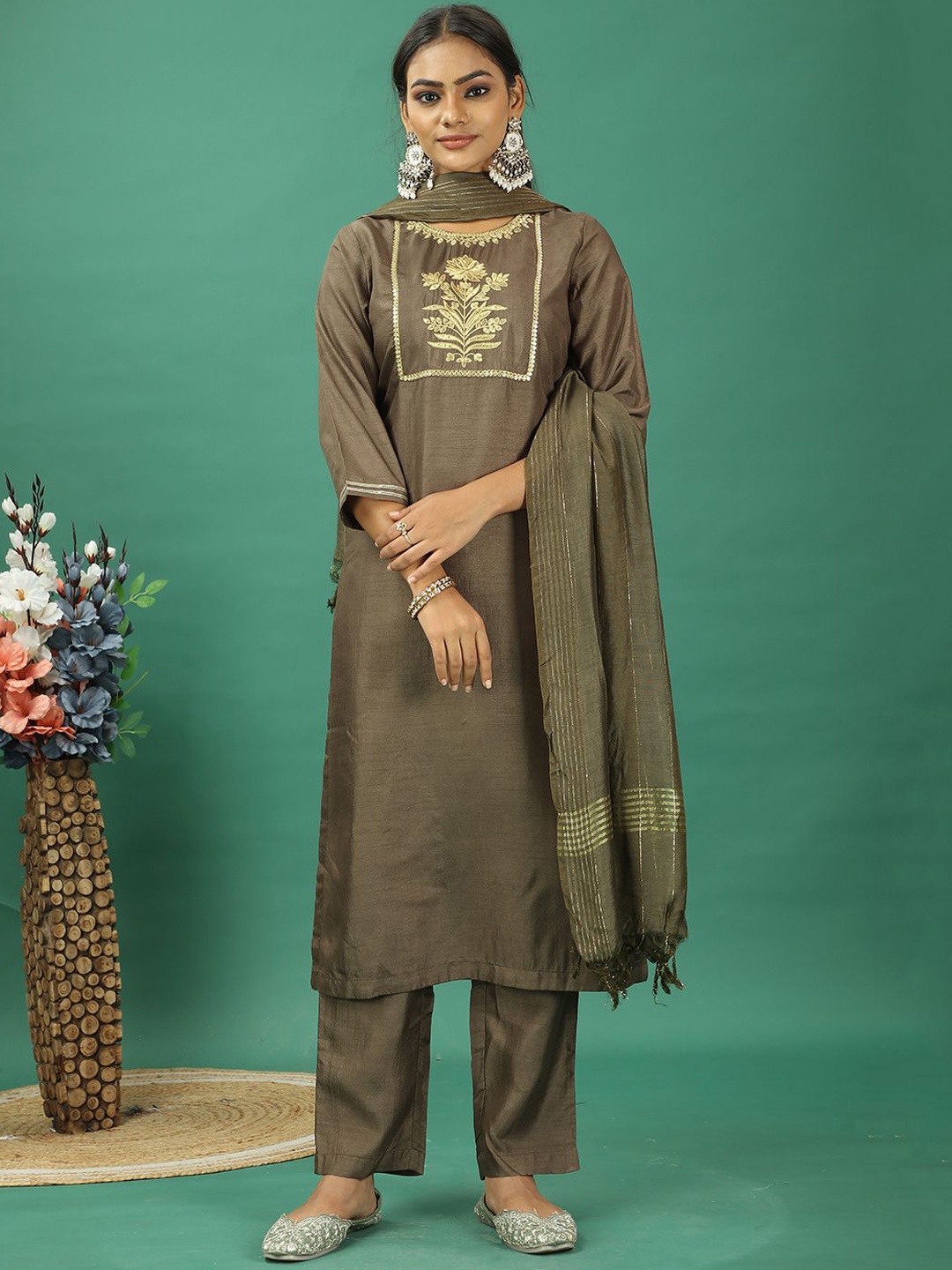 

Ethnovog Floral Zari And Sequinned Straight Kurta With Trousers And Dupatta, Green