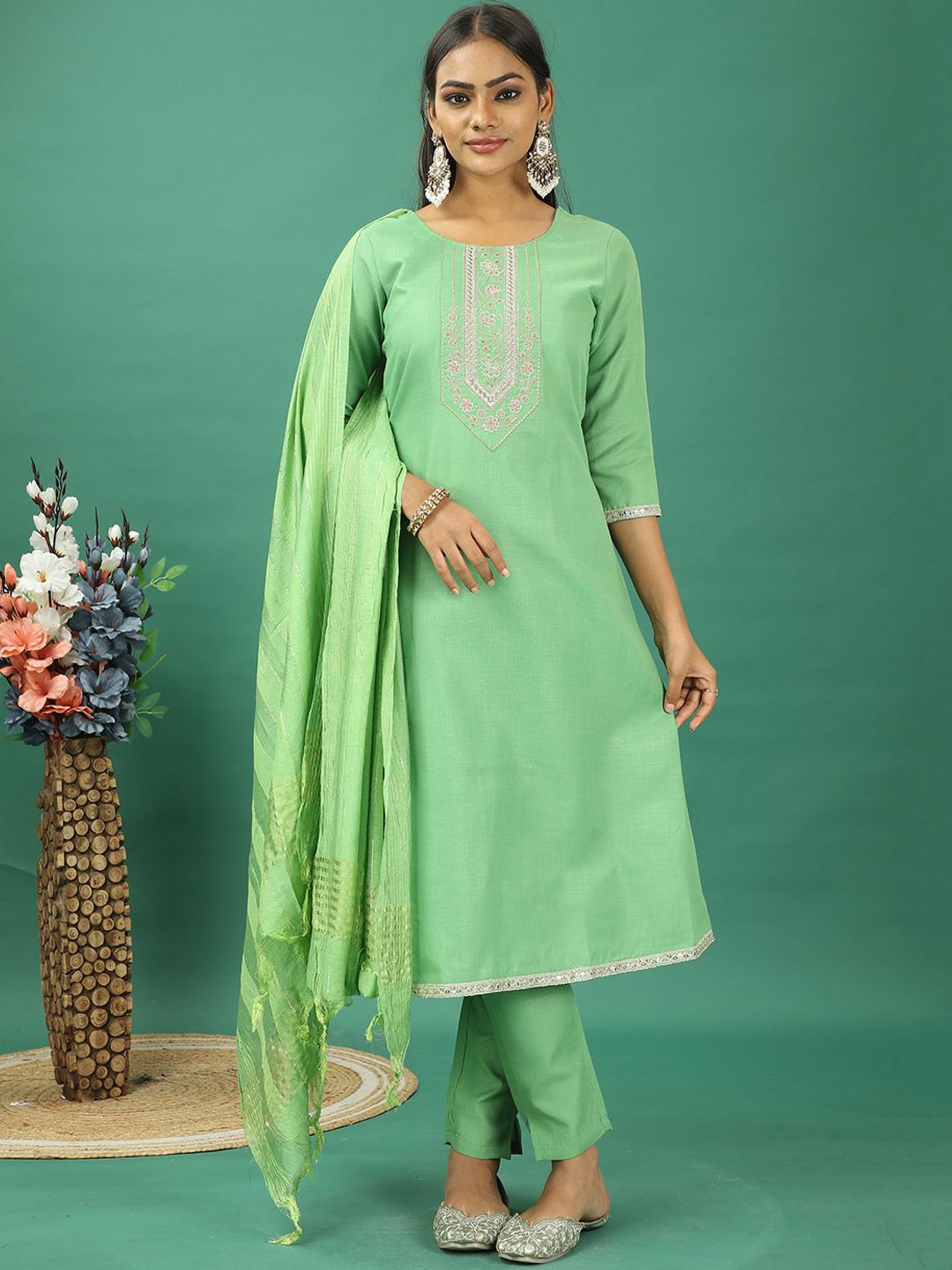 

Ethnovog Floral Embroidered Thread Work Straight Kurta With Trousers And Dupatta, Green