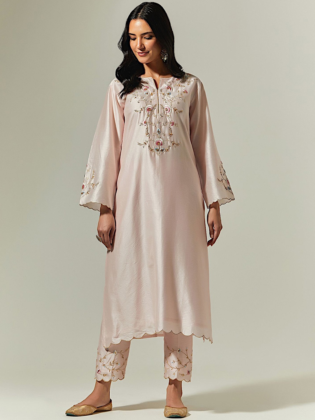 

Anantaa by roohi trehan Floral Yoke Design Thread Work Chanderi Silk Kurta, Pink