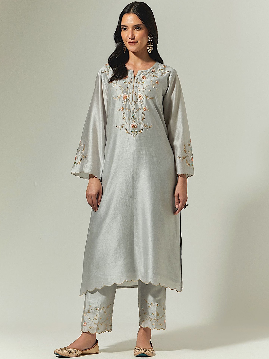 

Anantaa by roohi trehan Floral Embroidered Thread Work Chanderi Silk Kurta, Grey