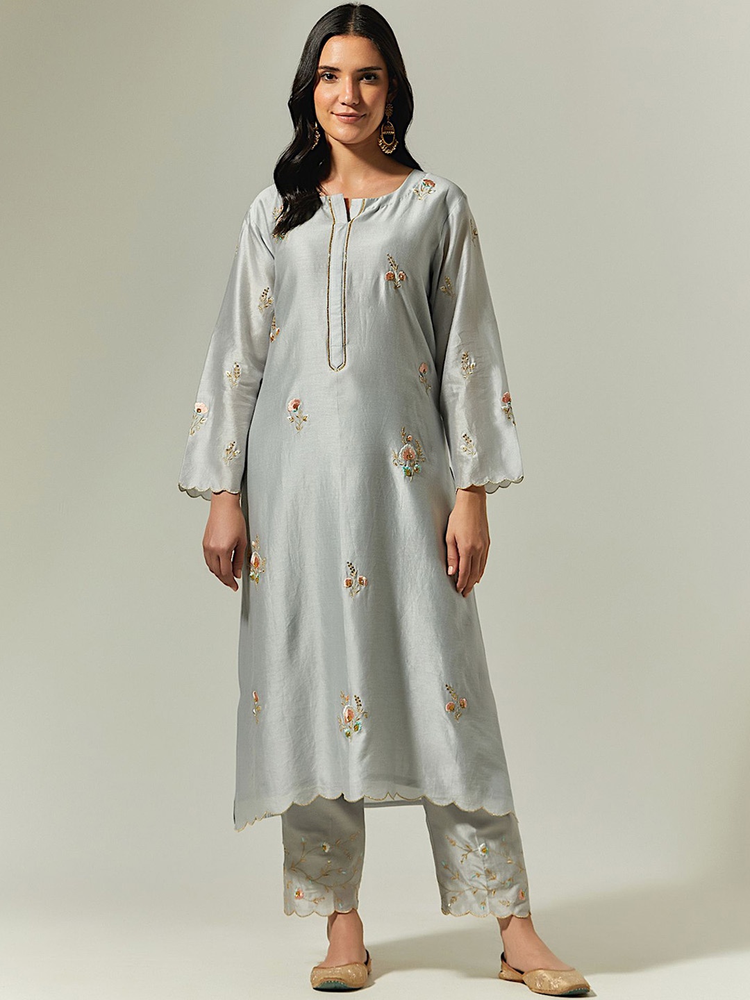 

Anantaa by roohi trehan Women Embroidered Flared Sleeves Thread Work Chanderi Silk Kurta, Grey