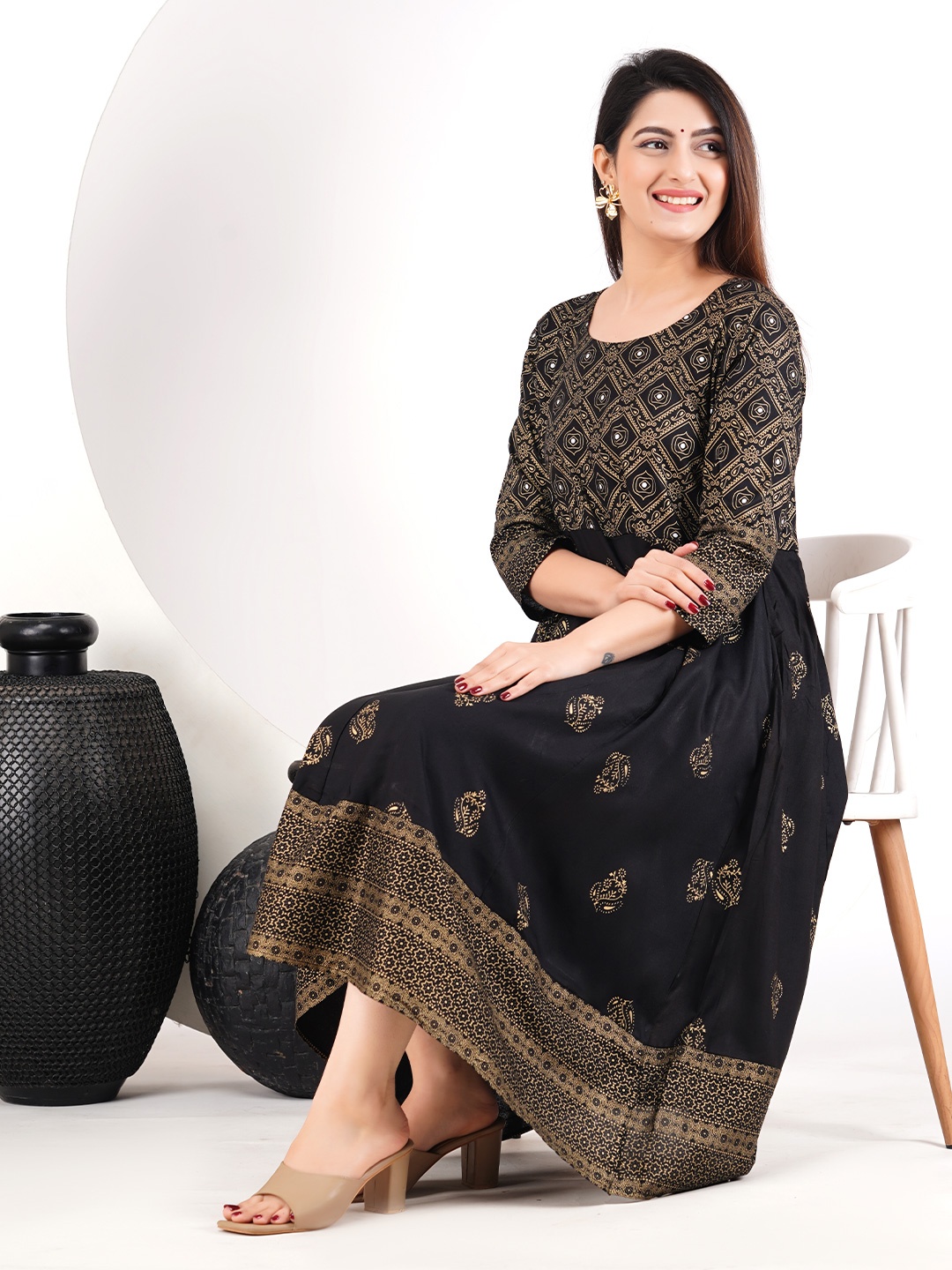 

Niona Women Printed A-Line Ethnic Dress, Black