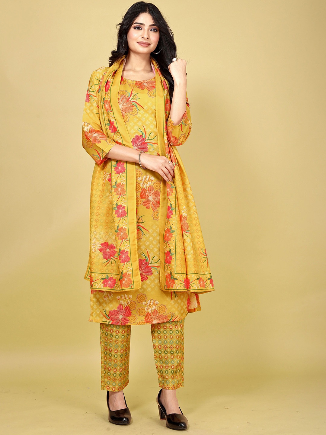 

BANJANAN Floral Printed Straight Kurta With Trousers And Dupatta, Yellow