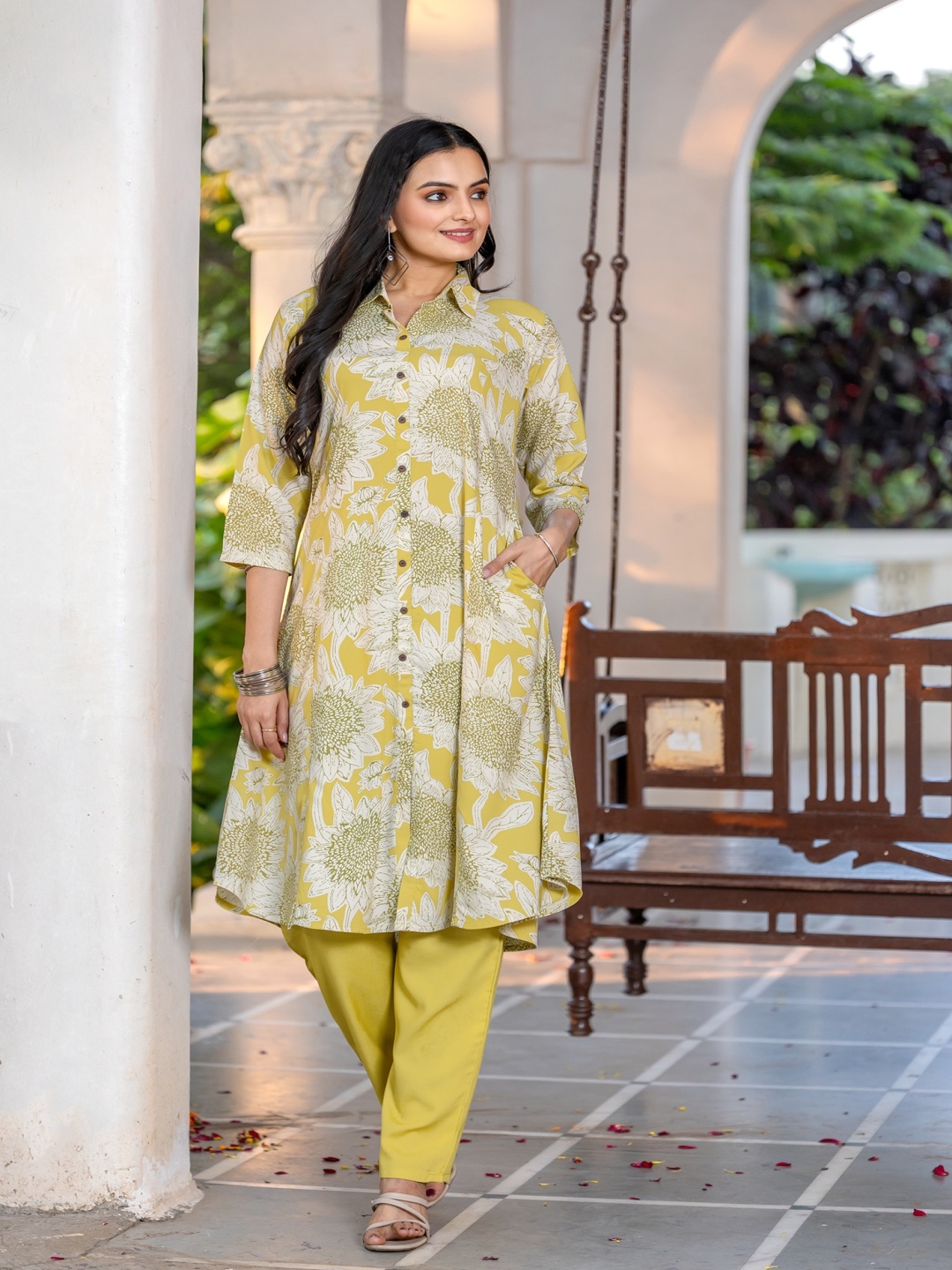 

MITTOO Floral Printed Shirt Collar A-Line Kurta With Trouser, Yellow
