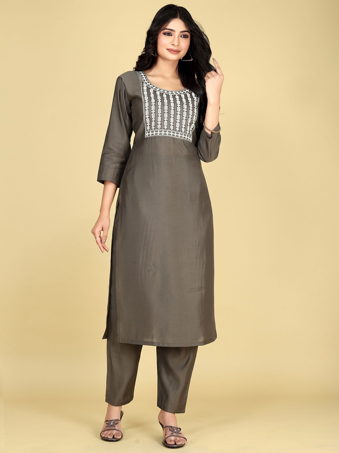 

BANJANAN Floral Embroidered Thread Work Pure Silk Straight Kurta With Trouser, Brown