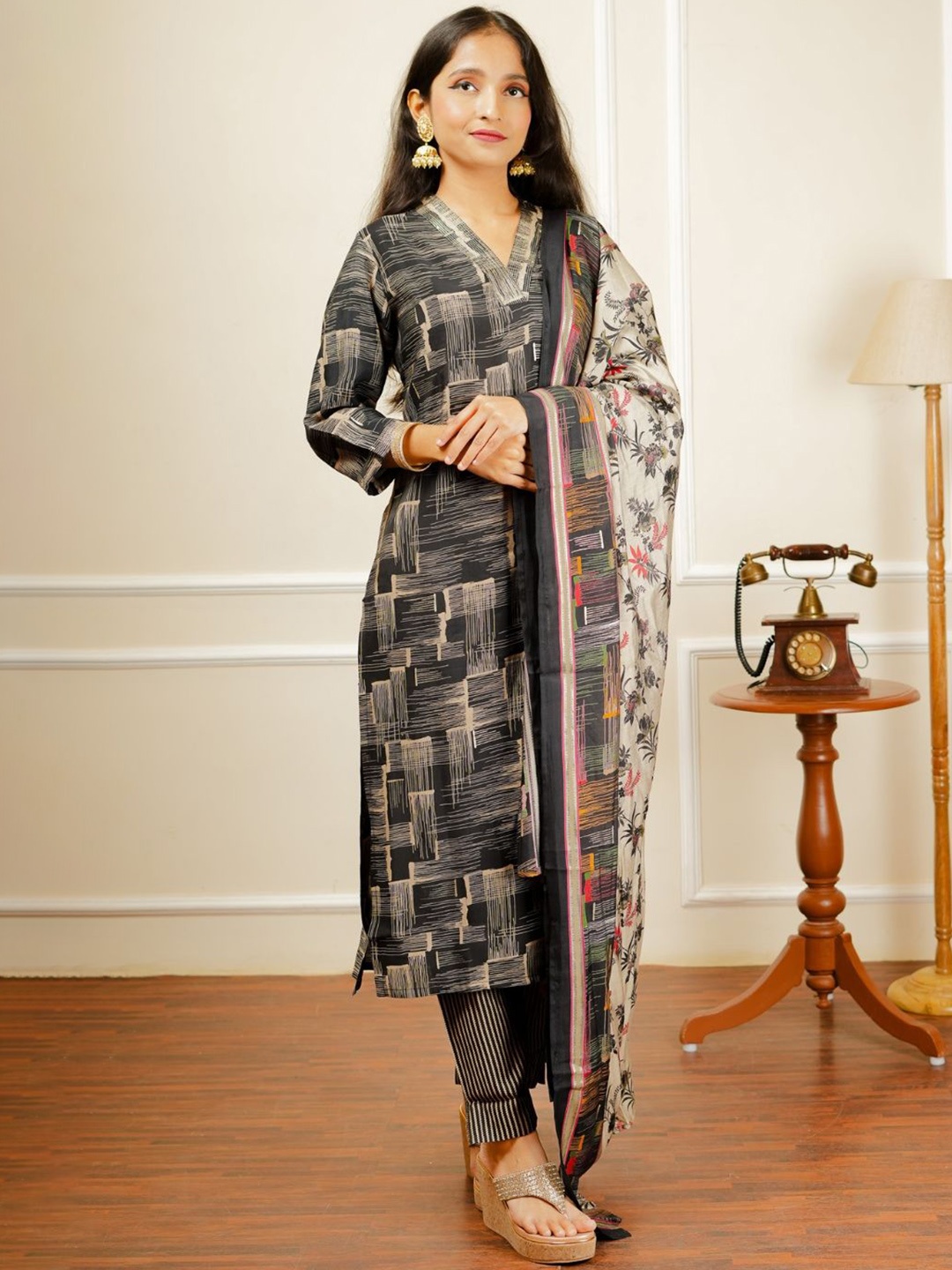 

Atha Fashion Women Printed Regular Sequinned Kurta with Trousers & With Dupatta, Black