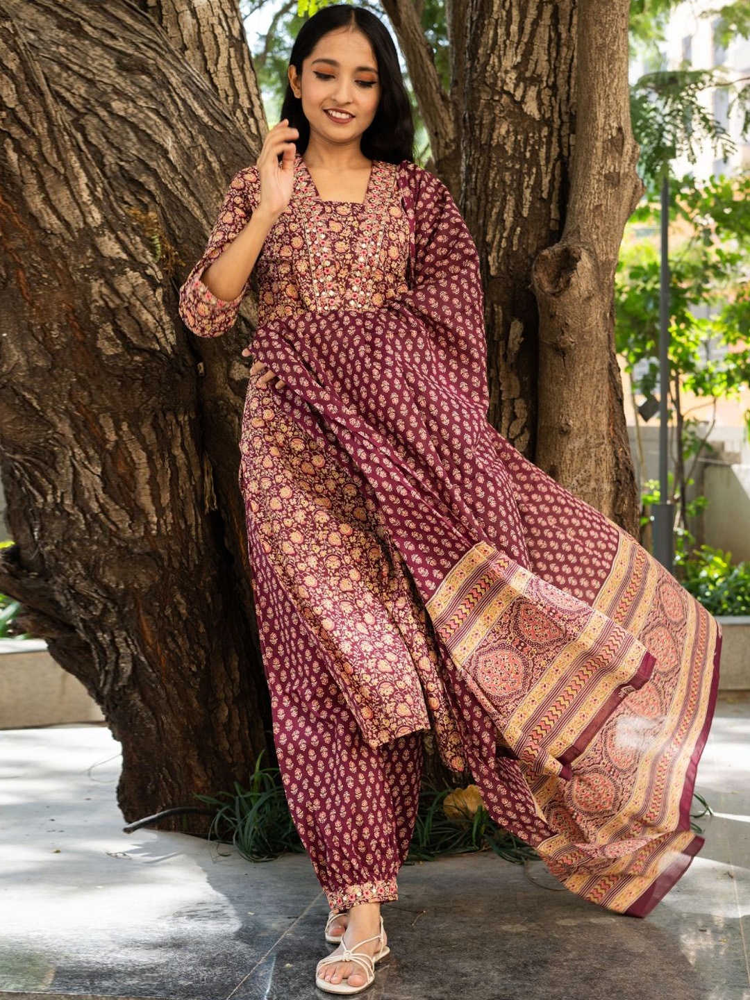 

Atha Fashion Women Floral Printed Regular Mirror Work Pure Cotton Kurta with Trousers & With Dupatta, Violet