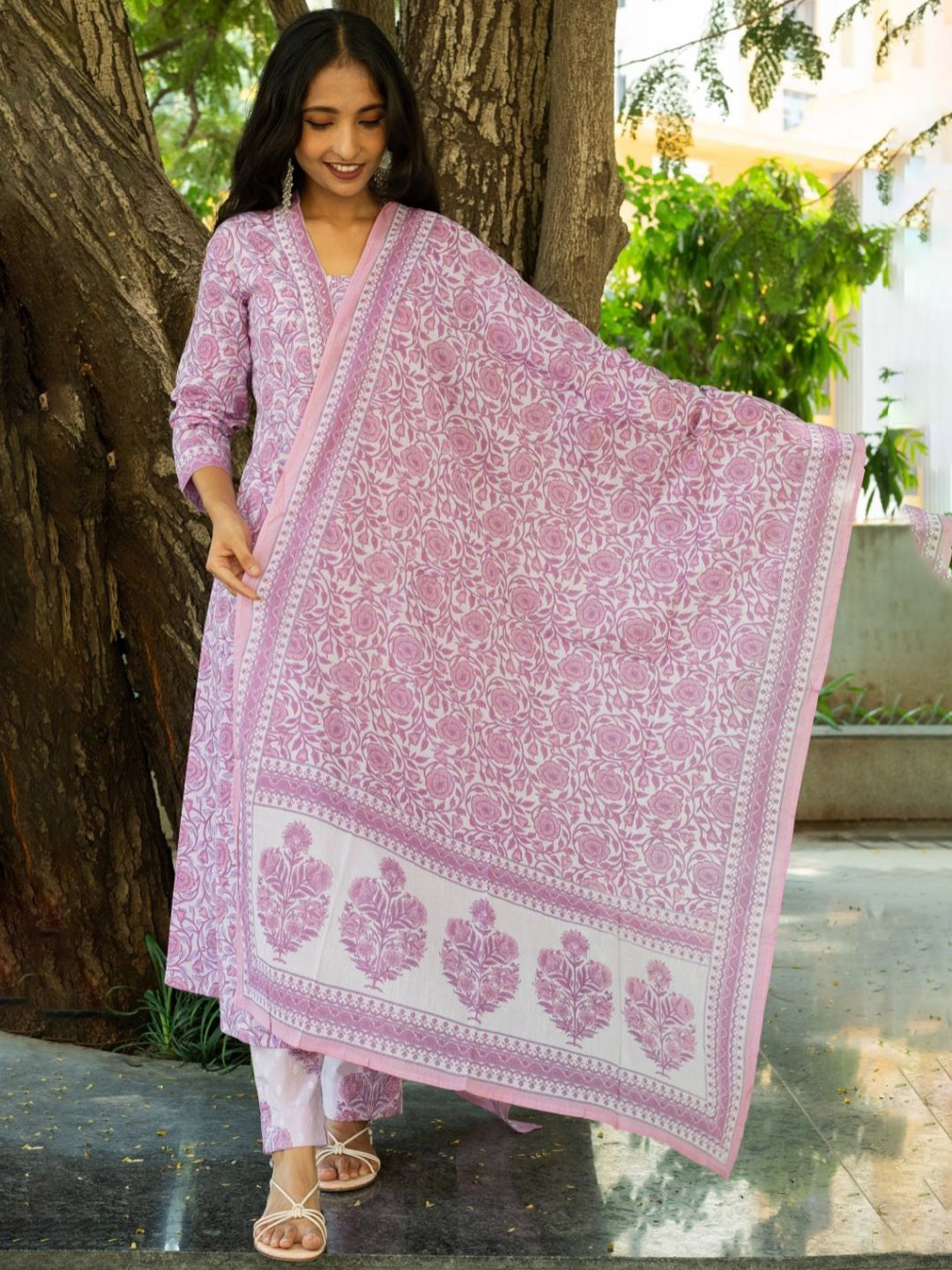 

Atha Fashion Women Floral Printed Panelled Sequinned Pure Cotton Kurta with Trousers & With Dupatta, Lavender
