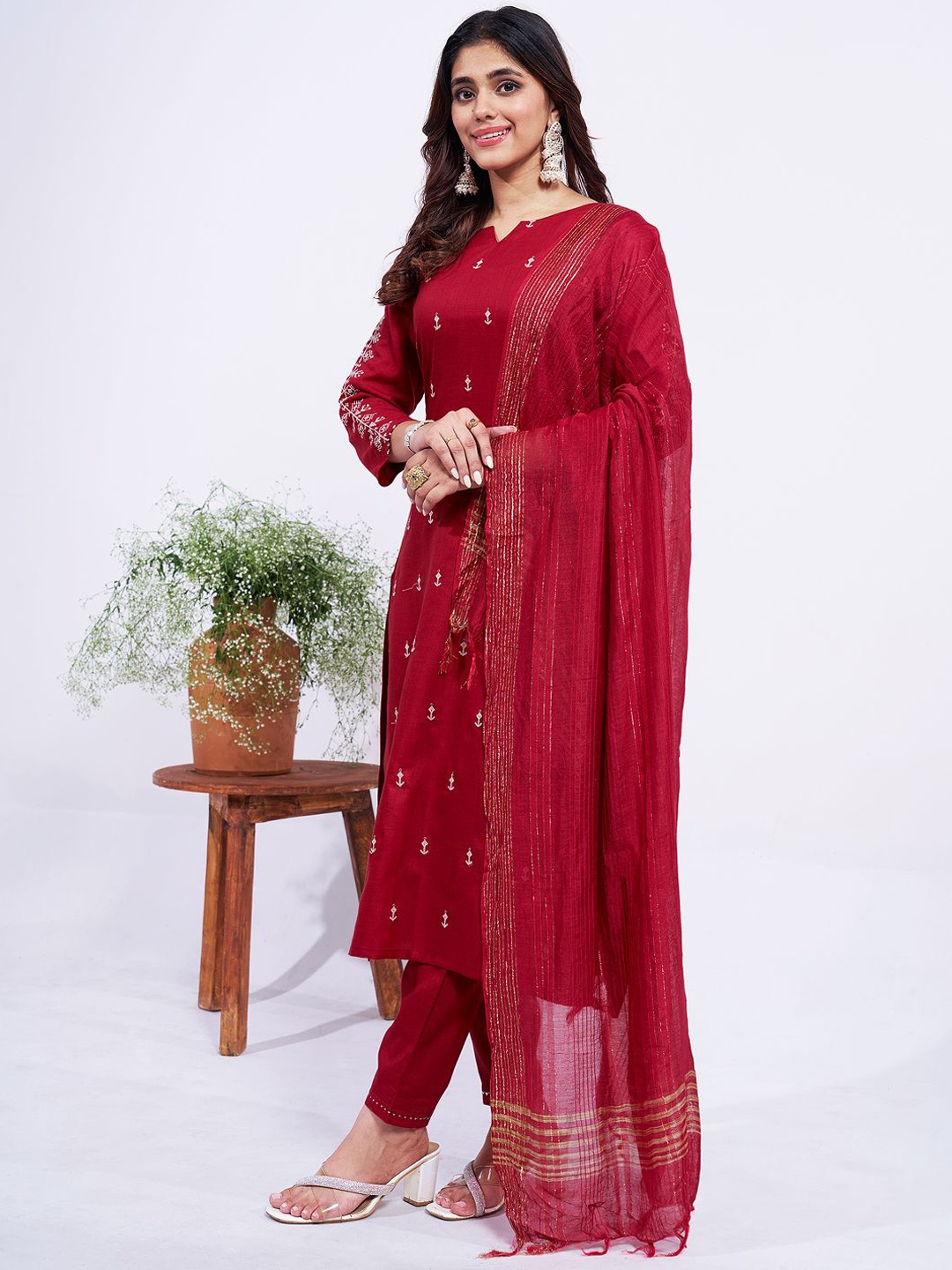 

ARADHNA Women Ethnic Motifs Embroidered Regular Kurta with Trousers & With Dupatta, Maroon