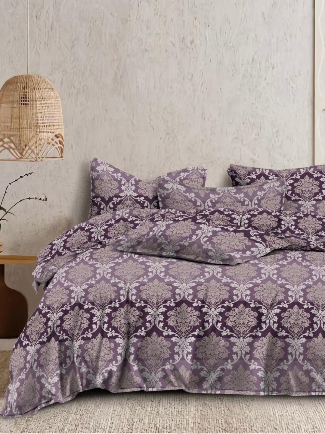 

Banchmark Home Furnishings Purple & White Ethnic Motifs 200 TC King Bedsheet with 2 Pillow Covers