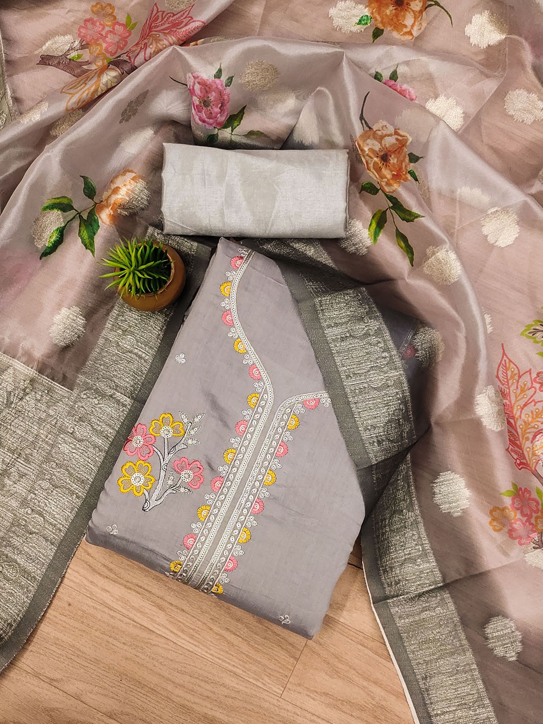 

Maroosh Floral Embroidered Unstitched Dress Material, Grey