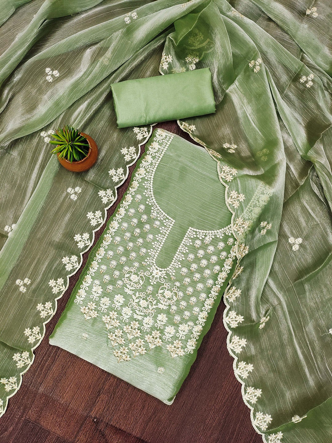 

Maroosh Floral Embroidered Unstitched Dress Material, Green