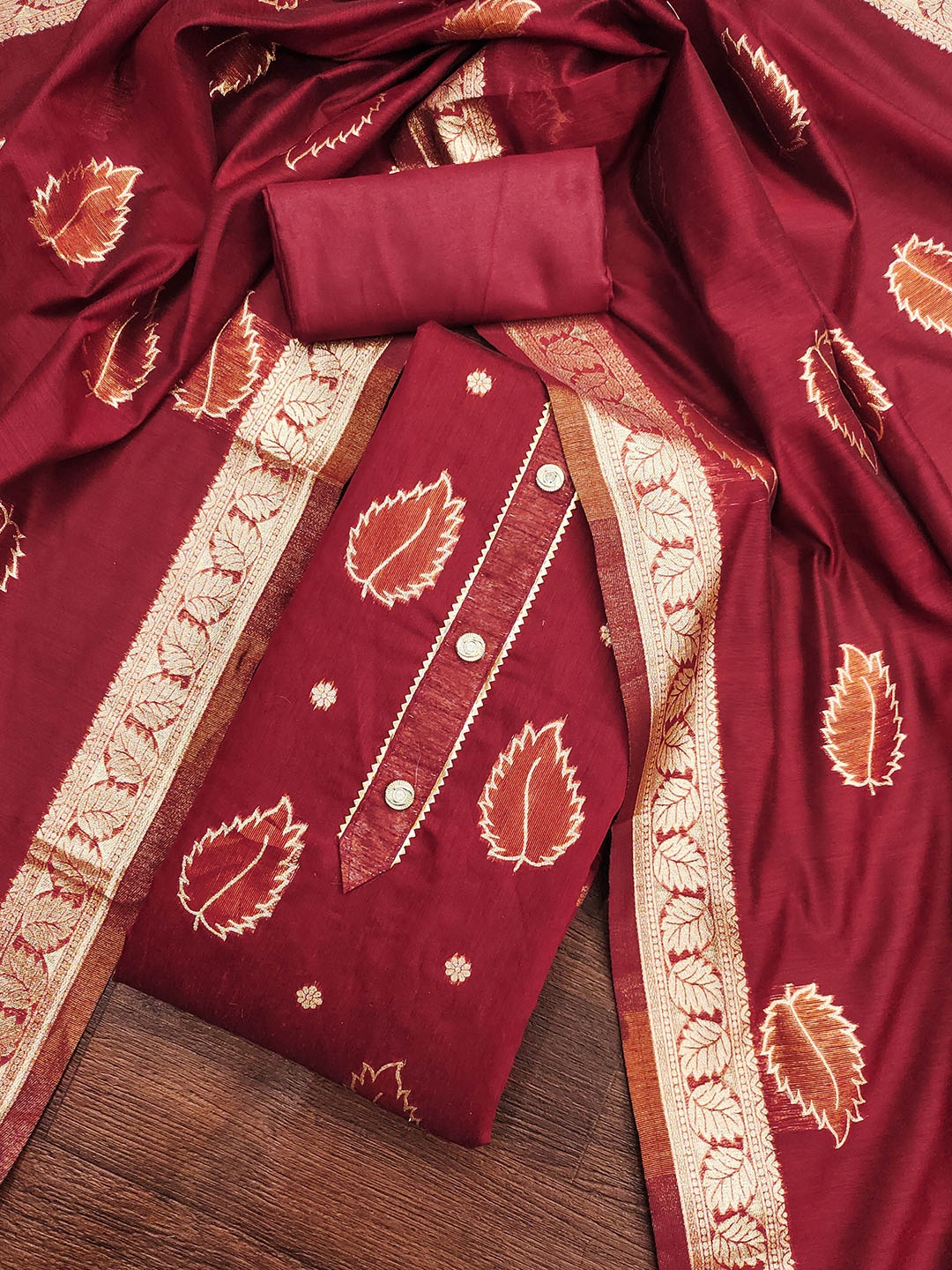 

Maroosh Floral Woven Design Unstitched Dress Material, Maroon