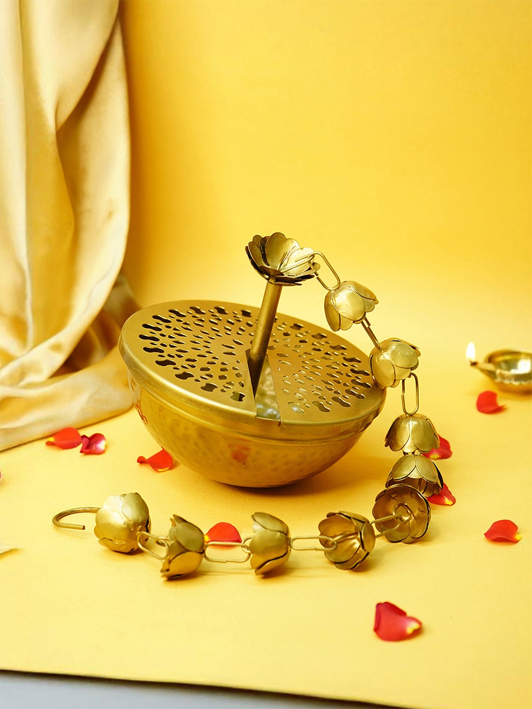 

Ekhasa Gold Toned Metal Hanging Dhoop Dani Loban Burner Holder