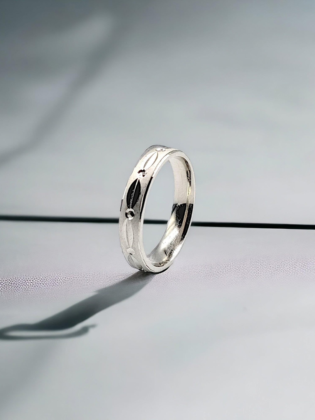 

AMONROO 925 Sterling Silver Rhodium-Plated Curve & Dot Design Finger Ring