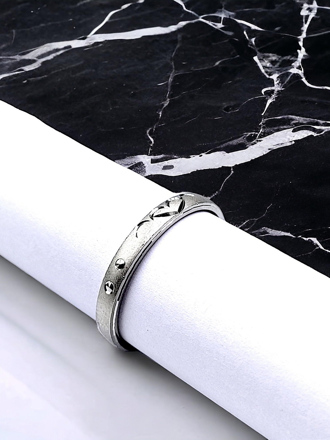 

AMONROO 925 Sterling Silver Rhodium-Plated Band Finger Ring