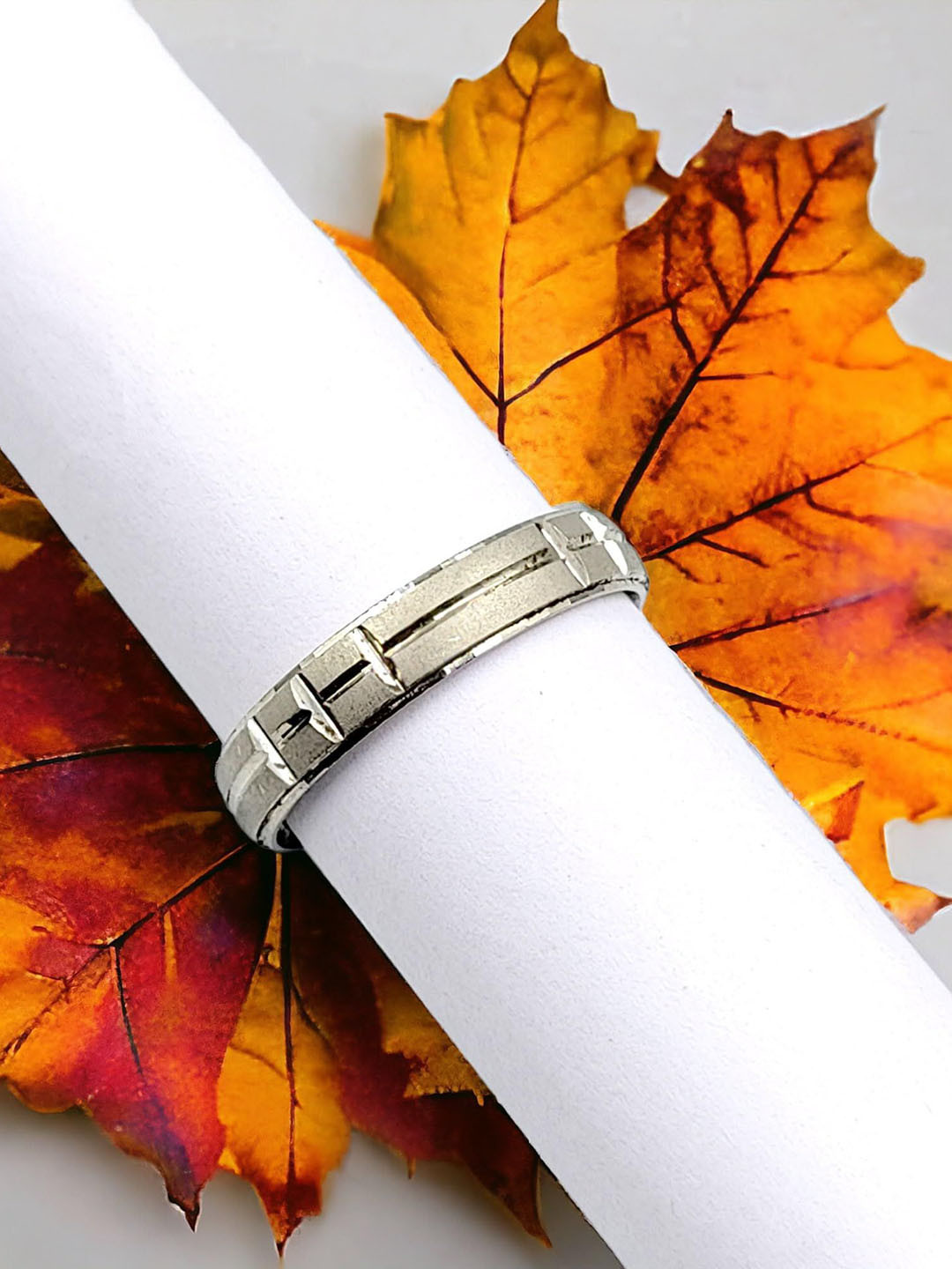 

AMONROO 925 Sterling Silver Rhodium-Plated Horizontal and Vertical Cut Finger Ring