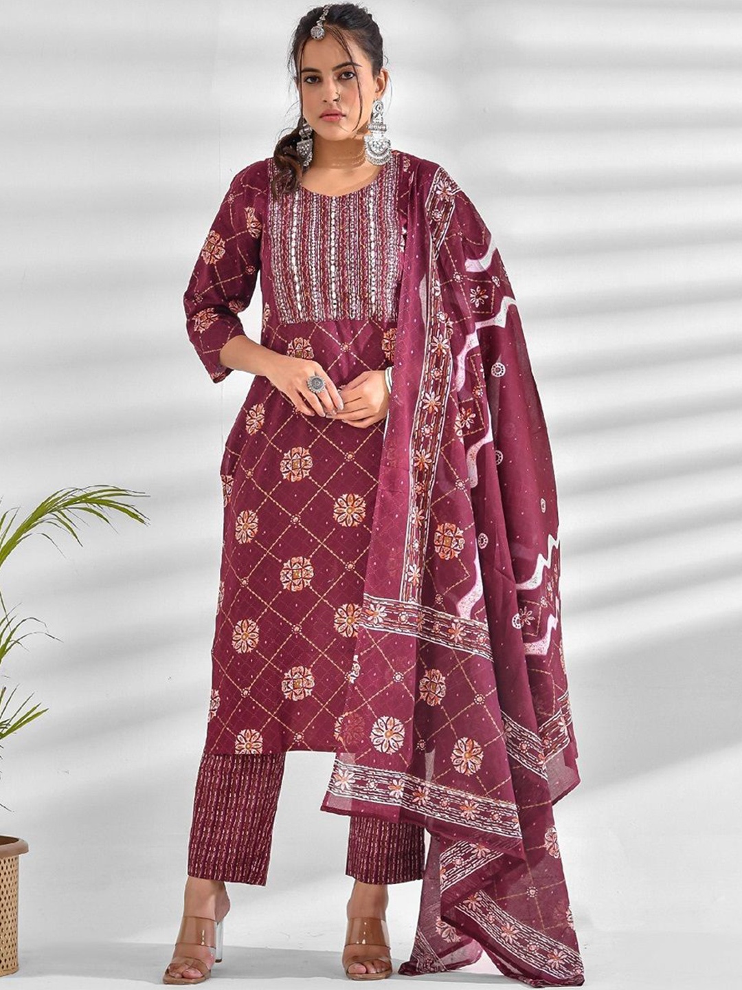

Anouk Mroon Floral Printed Pure Cotton Straight Kurta With Trousers And Dupatta, Maroon