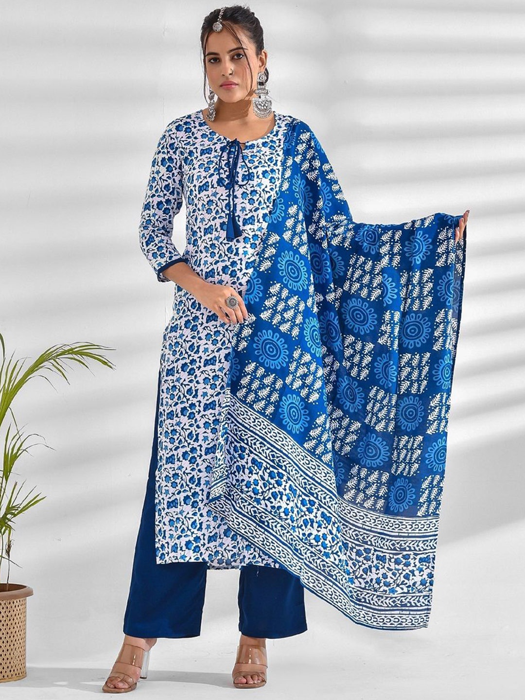 

Anouk Blue Floral Printed Keyhole Neck Pure Cotton Kurta With Trousers And Dupatta