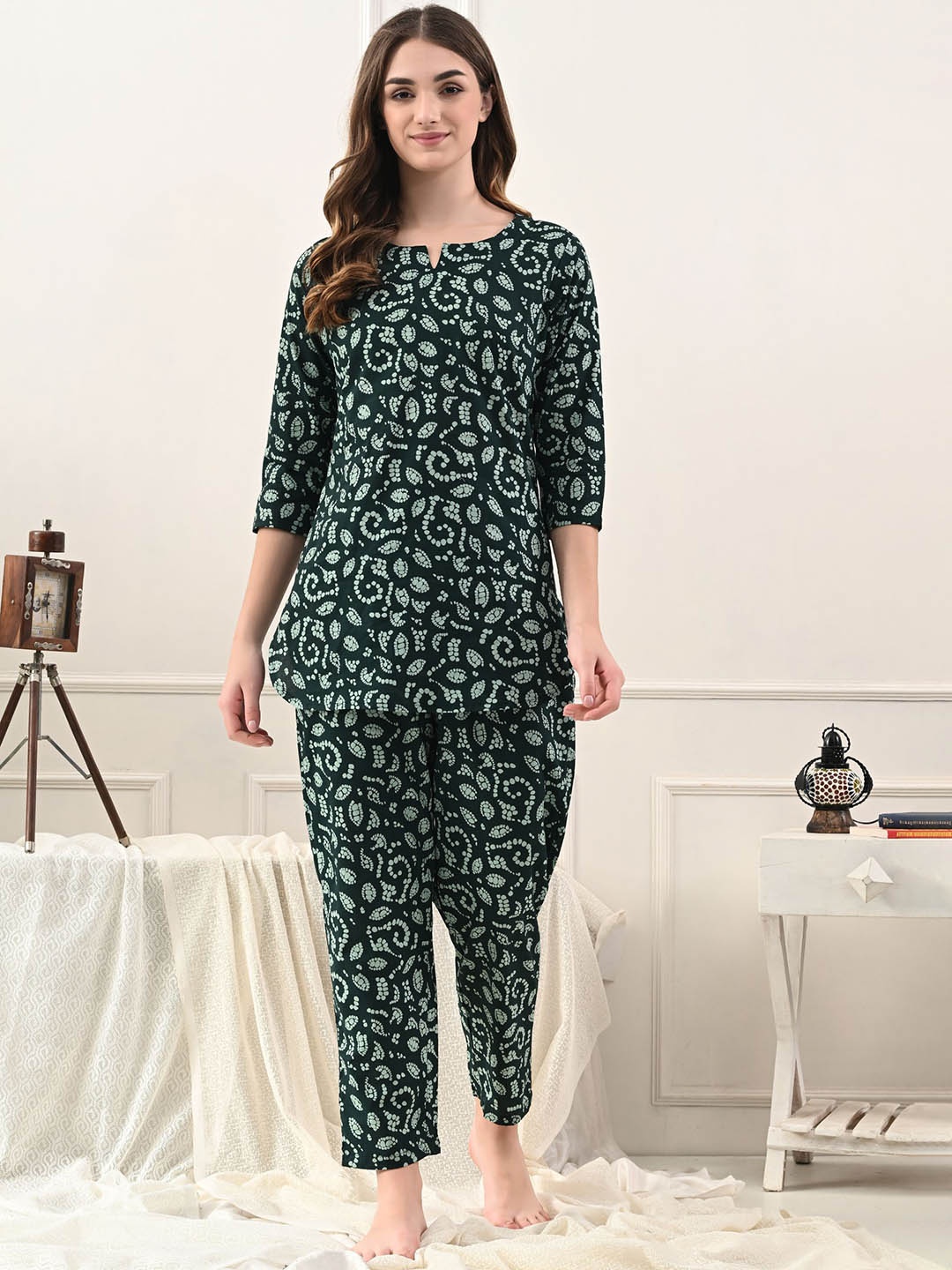

TREND ME Women Printed Cotton Night suit, Black