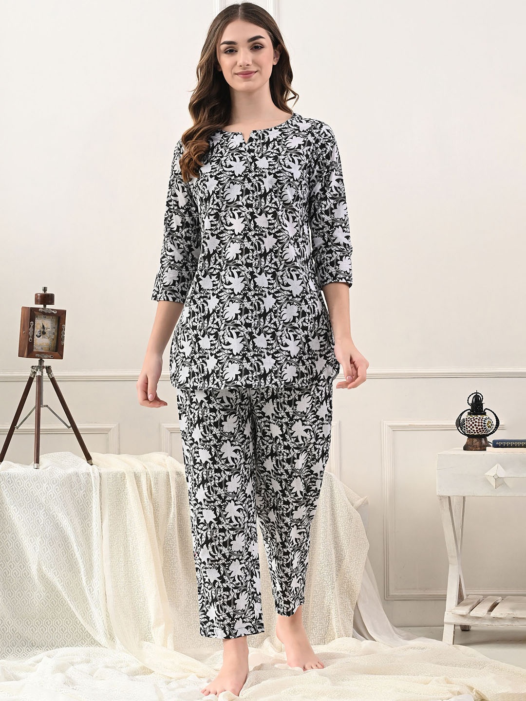 

TREND ME Women Floral Printed Pure Cotton Night suit, Black