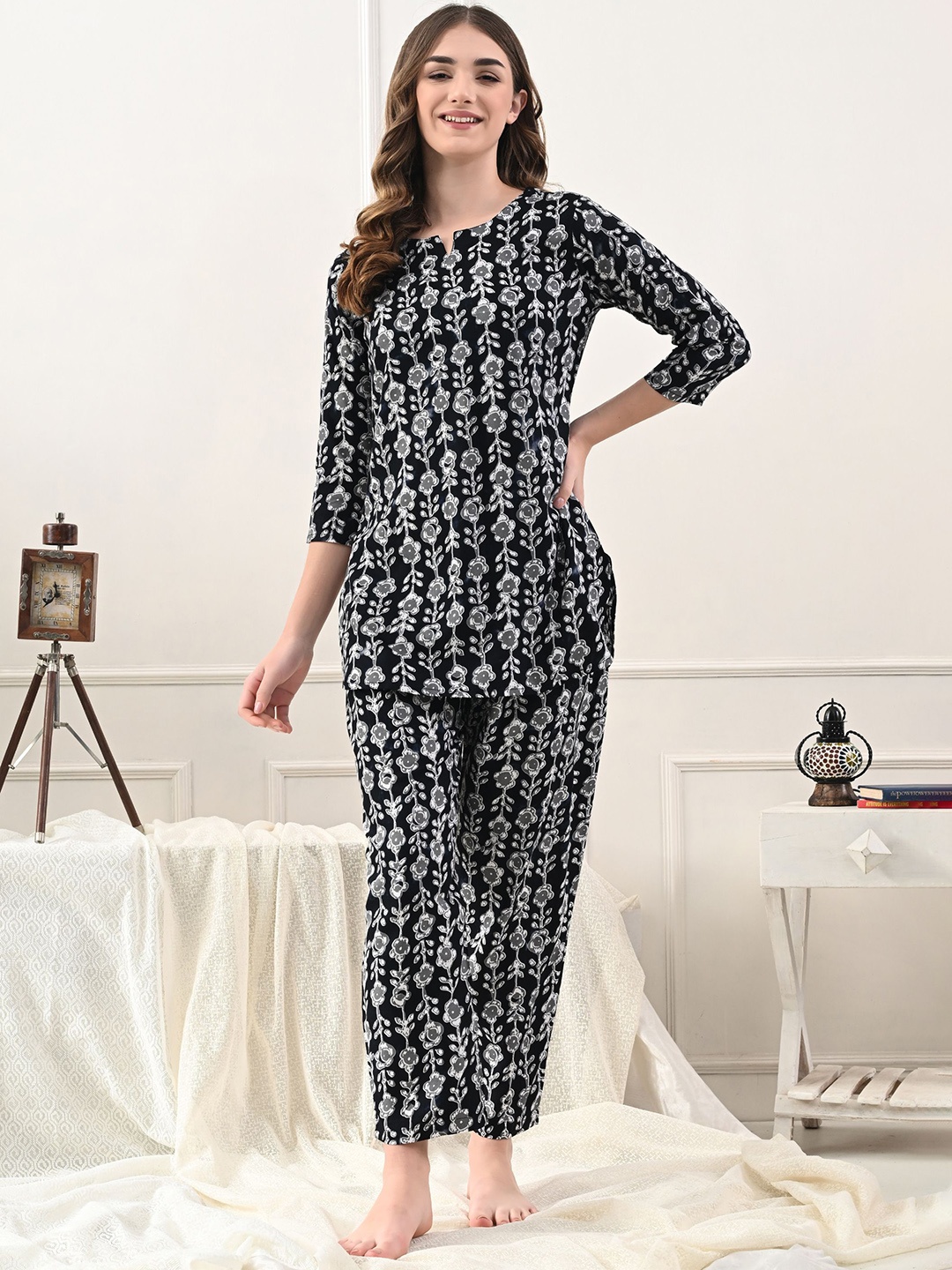 

TREND ME Women Printed Pure Cotton Night suit, Black